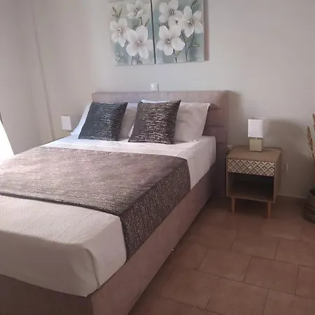 דירה Niki's House Corfu *